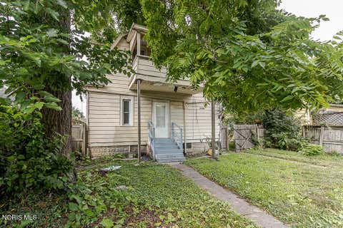 Tiny photo for 425 Bassett Street, Toledo, OH 43611 (MLS # 10011131)