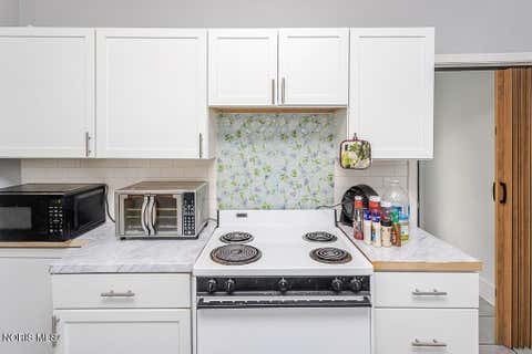 Tiny photo for 425 Bassett Street, Toledo, OH 43611 (MLS # 10011131)
