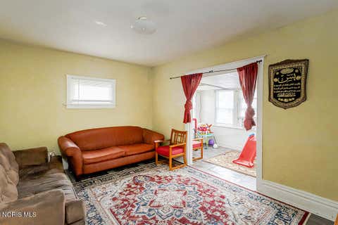 Tiny photo for 425 Bassett Street, Toledo, OH 43611 (MLS # 10011131)