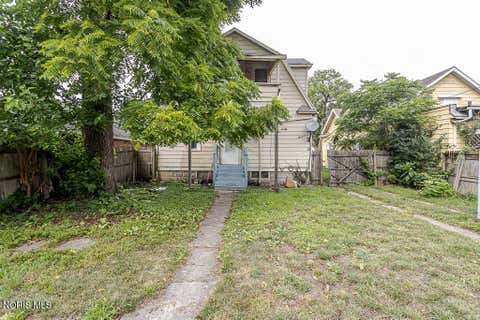 Tiny photo for 425 Bassett Street, Toledo, OH 43611 (MLS # 10011131)