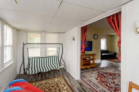 Tiny photo for 425 Bassett Street, Toledo, OH 43611 (MLS # 10011131)