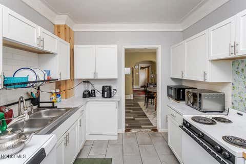 Tiny photo for 425 Bassett Street, Toledo, OH 43611 (MLS # 10011131)
