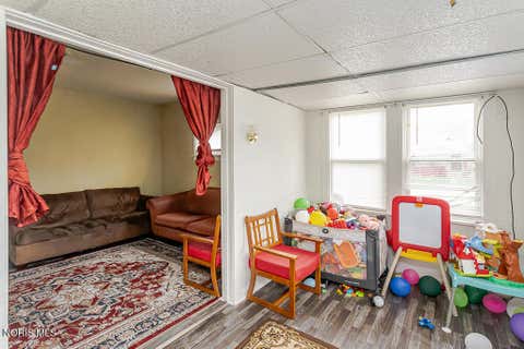Tiny photo for 425 Bassett Street, Toledo, OH 43611 (MLS # 10011131)
