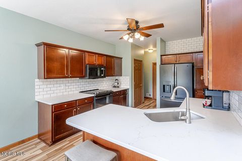 Tiny photo for 527 White Oak Drive, Toledo, OH 43615 (MLS # 10010905)