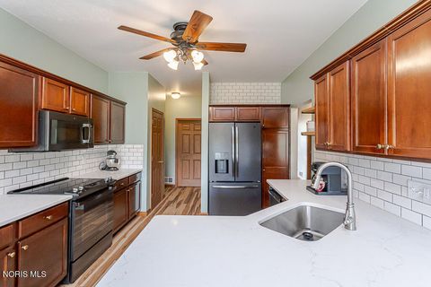 Tiny photo for 527 White Oak Drive, Toledo, OH 43615 (MLS # 10010905)