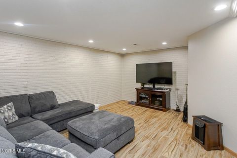 Tiny photo for 527 White Oak Drive, Toledo, OH 43615 (MLS # 10010905)