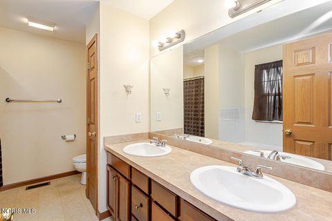 Tiny photo for 527 White Oak Drive, Toledo, OH 43615 (MLS # 10010905)