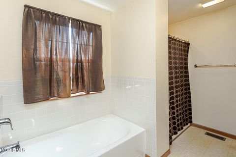 Tiny photo for 527 White Oak Drive, Toledo, OH 43615 (MLS # 10010905)