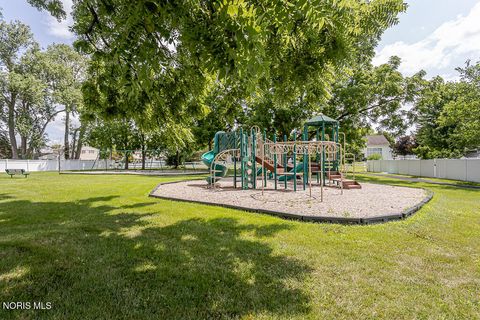 Tiny photo for 527 White Oak Drive, Toledo, OH 43615 (MLS # 10010905)