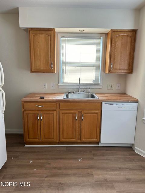 Tiny photo for 1014 Mackow Drive, Toledo, OH 43607 (MLS # 10004757)