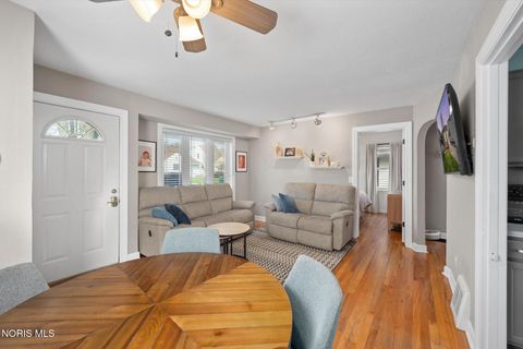 Tiny photo for 1937 Glenross Place, Northwood, OH 43619 (MLS # 10006449)