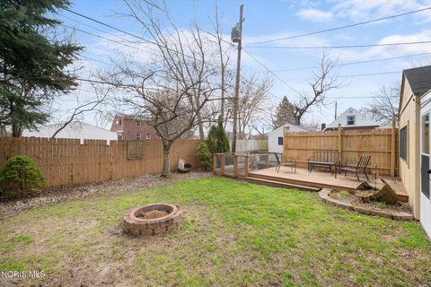 Tiny photo for 1937 Glenross Place, Northwood, OH 43619 (MLS # 10006449)