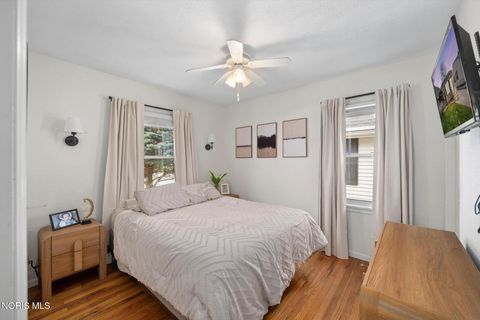 Tiny photo for 1937 Glenross Place, Northwood, OH 43619 (MLS # 10006449)