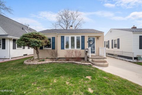 Photo of 1937 Glenross Place, Northwood, OH 43619 (MLS # 10006449)