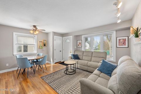 Tiny photo for 1937 Glenross Place, Northwood, OH 43619 (MLS # 10006449)