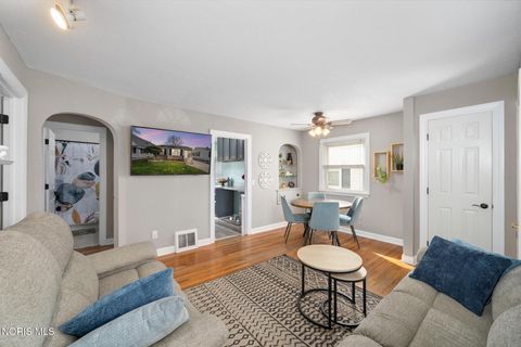 Tiny photo for 1937 Glenross Place, Northwood, OH 43619 (MLS # 10006449)