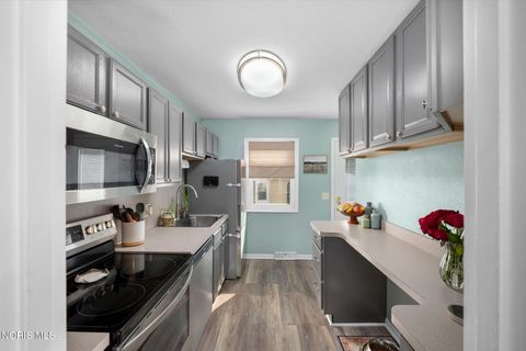 Tiny photo for 1937 Glenross Place, Northwood, OH 43619 (MLS # 10006449)