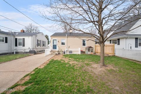 Tiny photo for 1937 Glenross Place, Northwood, OH 43619 (MLS # 10006449)