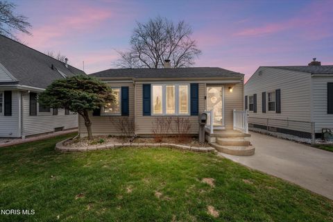 Tiny photo for 1937 Glenross Place, Northwood, OH 43619 (MLS # 10006449)