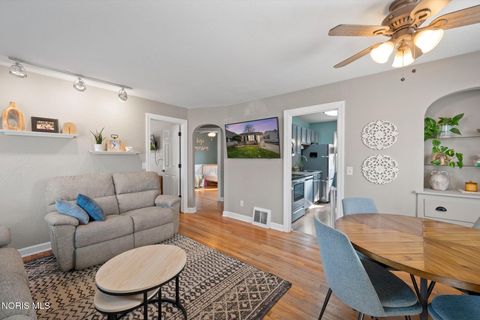 Tiny photo for 1937 Glenross Place, Northwood, OH 43619 (MLS # 10006449)