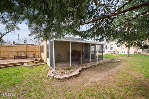 Tiny photo for 1937 Glenross Place, Northwood, OH 43619 (MLS # 10006449)