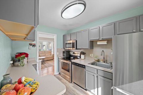 Tiny photo for 1937 Glenross Place, Northwood, OH 43619 (MLS # 10006449)