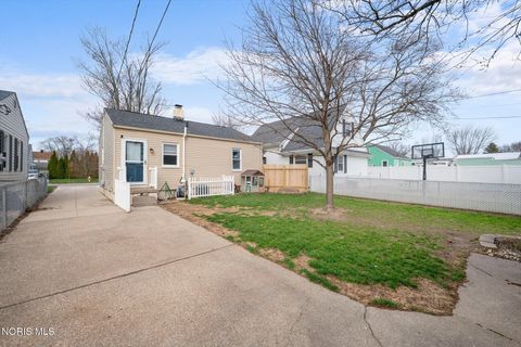 Tiny photo for 1937 Glenross Place, Northwood, OH 43619 (MLS # 10006449)