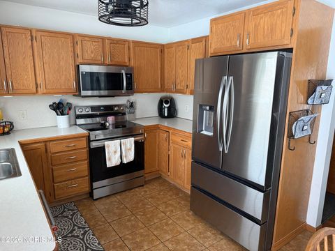 Tiny photo for 8149 Deerpointe Drive, Toledo, OH 43617 (MLS # 10003737)