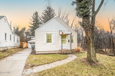 Photo of 769 Colima Drive, Toledo, OH 43609 (MLS # 10004811)