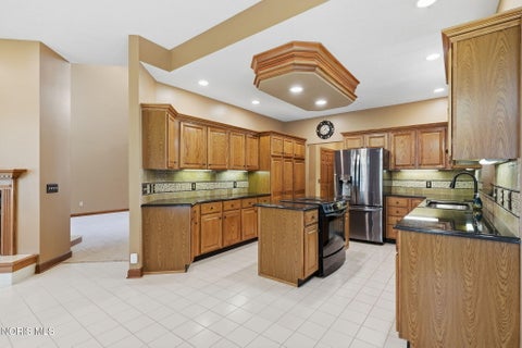 Tiny photo for 2330 Heatherwood Drive, Findlay, OH 45840 (MLS # 10013966)