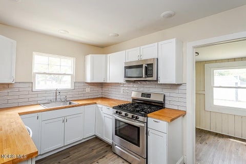 Tiny photo for 4235 Belmar Avenue, Toledo, OH 43612 (MLS # 10009727)