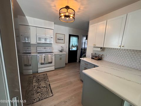 Tiny photo for 2336 Murray Drive, Toledo, OH 43613 (MLS # 10007431)