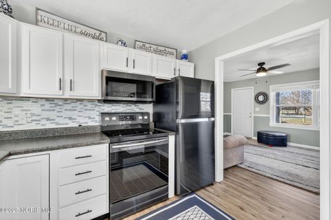 Tiny photo for 24584 Mccutchenville Road, Perrysburg, OH 43551 (MLS # 10001599)