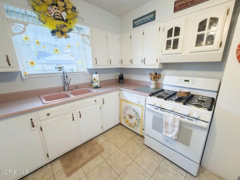 Tiny photo for 408 Dillrose Drive, Northwood, OH 43619 (MLS # 10009657)