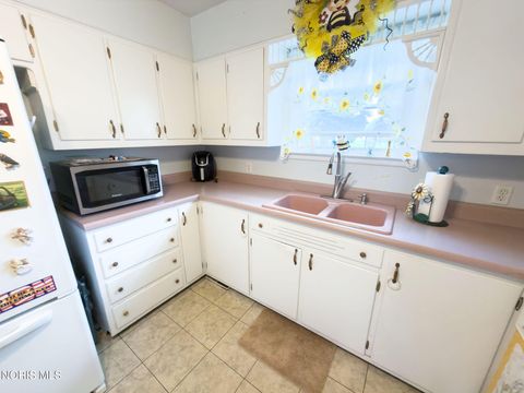Tiny photo for 408 Dillrose Drive, Northwood, OH 43619 (MLS # 10009657)