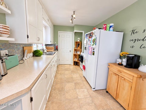 Tiny photo for 2711 Claredale Road, Toledo, OH 43613 (MLS # 10014537)