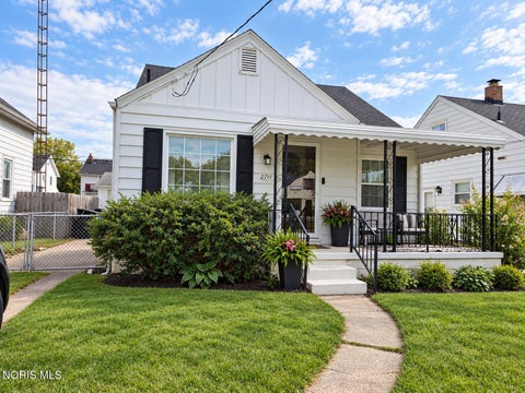 Photo of 2711 Claredale Road, Toledo, OH 43613 (MLS # 10014537)