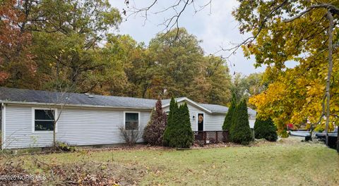 Photo of 17334 Highland Center Road, Defiance, OH 43512 (MLS # 10000520) Photo of 17334 Highland Center Road, Defiance, OH 43512 (MLS # 10000520)