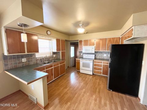 Tiny photo for 1922 Heatherdale Drive, Toledo, OH 43609 (MLS # 10005763)