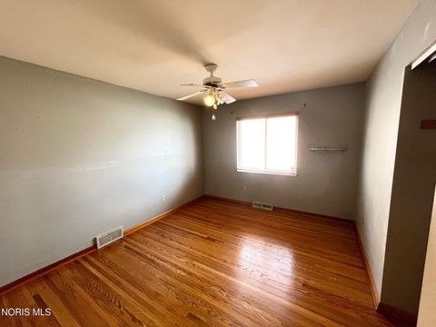 Tiny photo for 1922 Heatherdale Drive, Toledo, OH 43609 (MLS # 10005763)