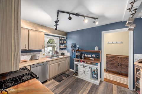 Tiny photo for 411 Hillside Drive, Rossford, OH 43460 (MLS # 10006290)