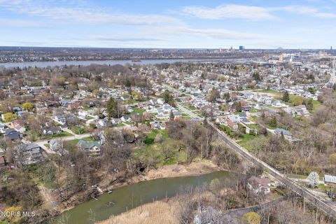 Tiny photo for 411 Hillside Drive, Rossford, OH 43460 (MLS # 10006290)