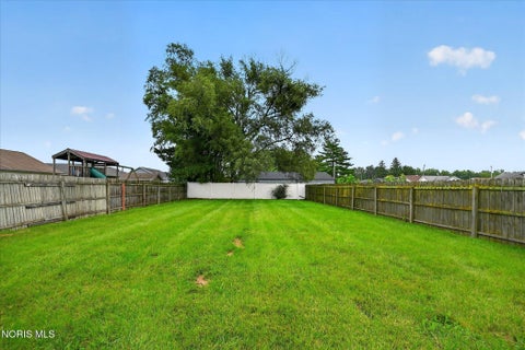 Tiny photo for 28992 Tracy Road, Walbridge, OH 43465 (MLS # 10011897)