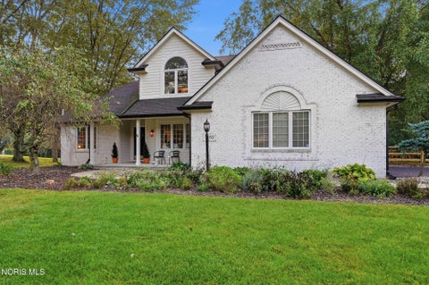Photo of 11053 Birch Pointe Drive, Whitehouse, OH 43571 (MLS # 10013878)