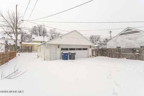 Tiny photo for 331 W Crawford Avenue, Toledo, OH 43612 (MLS # 10003747)