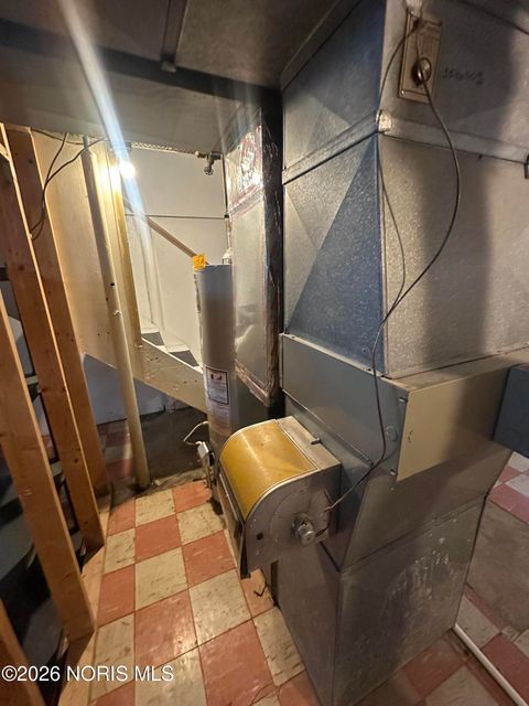 Tiny photo for 331 W Crawford Avenue, Toledo, OH 43612 (MLS # 10003747)