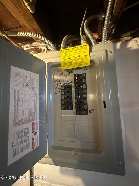 Tiny photo for 331 W Crawford Avenue, Toledo, OH 43612 (MLS # 10003747)