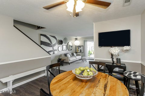 Tiny photo for 2526 W Village Drive, Toledo, OH 43614 (MLS # 10008584)