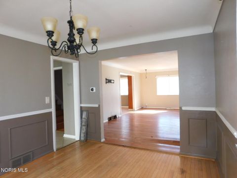 Tiny photo for 2702 Goddard Road, Toledo, OH 43606 (MLS # 10004948)