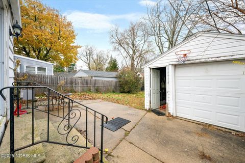 Tiny photo for 2842 Oak Grove Place, Toledo, OH 43613 (MLS # 10001612)